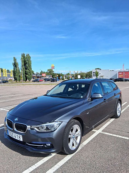 BMW 320i 2 of 5