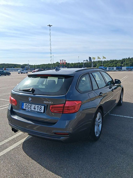 BMW 320i 5 of 5