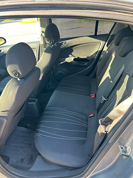 Opel Corsa 9 of 17