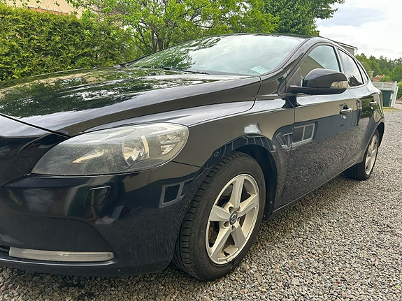 Volvo V40 2 of 4