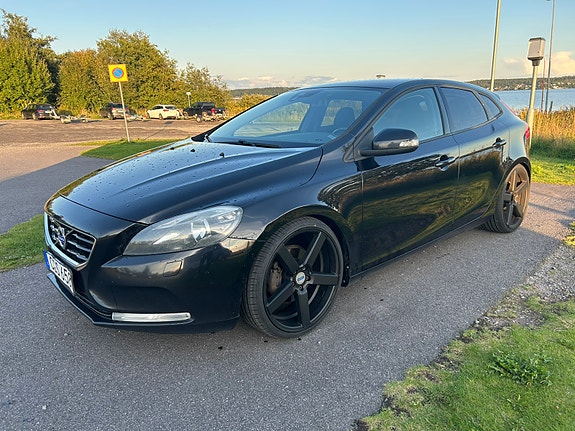 Volvo V40 3 of 4
