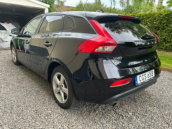 Volvo V40 3 of 4