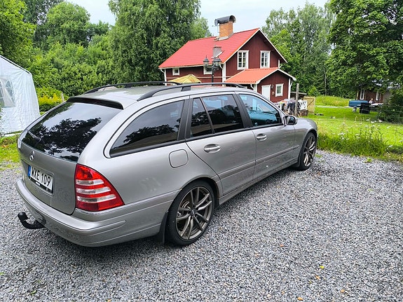Mercedes-Benz C180 3 of 5