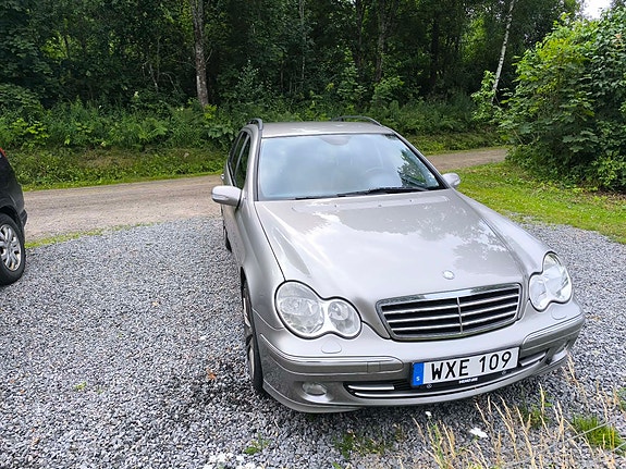 Mercedes-Benz C180 2 of 5
