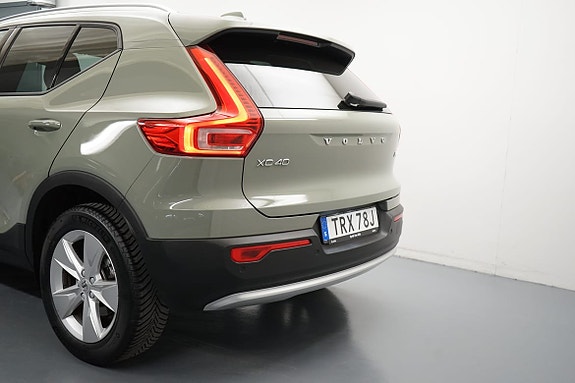 Volvo XC40 3 of 5