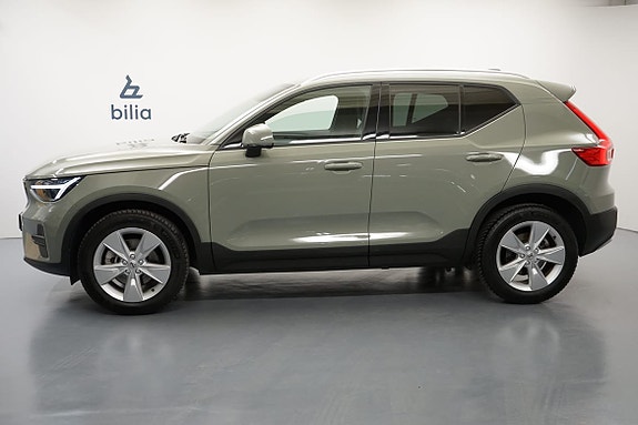 Volvo XC40 2 of 5