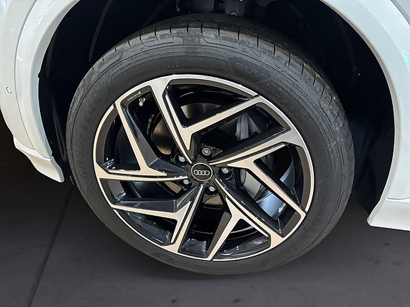 Audi Q6 e-tron 15 of 18