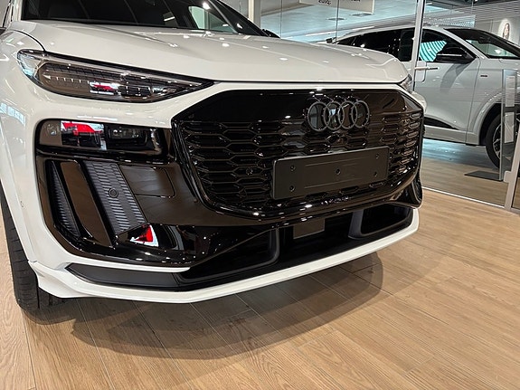 Audi Q6 e-tron 3 of 18