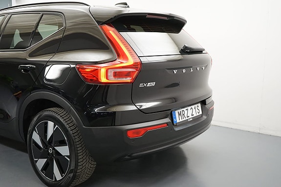 Volvo EX40 3 of 5
