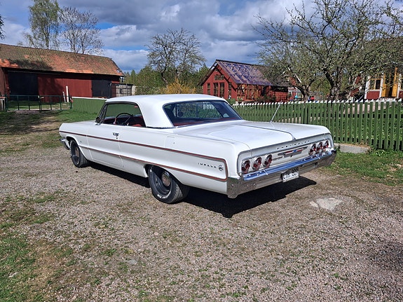 Chevrolet Impala 4 of 5