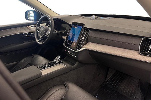Volvo XC90 10 of 22