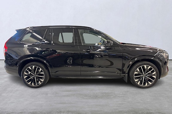 Volvo XC90 3 of 5
