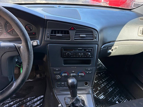 Volvo V70 8 of 12
