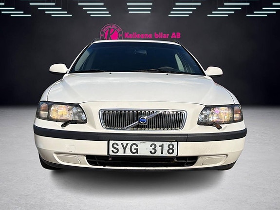Volvo V70 3 of 12