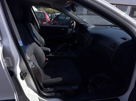 Volvo V70 11 of 12