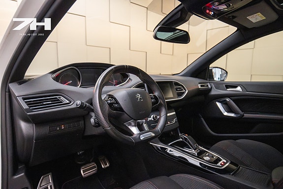 Peugeot 308 SW 9 of 18
