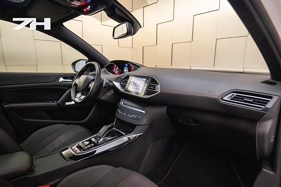 Peugeot 308 SW 12 of 18