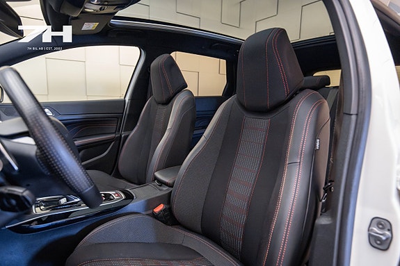 Peugeot 308 SW 13 of 18