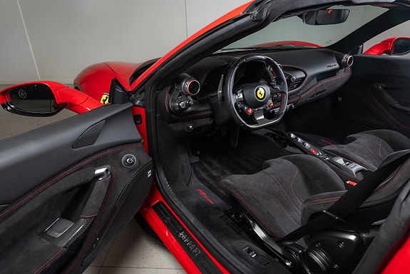 Ferrari F8 Tributo 14 of 22