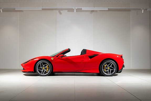 Ferrari F8 Tributo 13 of 22
