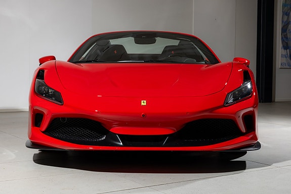 Ferrari F8 Tributo 2 of 5