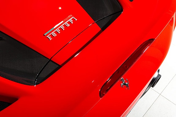 Ferrari F8 Tributo 21 of 22