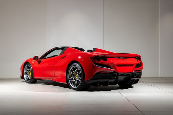 Ferrari F8 Tributo 12 of 22