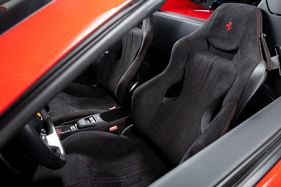 Ferrari F8 Tributo 15 of 22