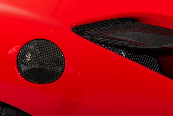 Ferrari F8 Tributo 7 of 22