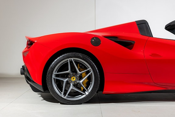 Ferrari F8 Tributo 6 of 22