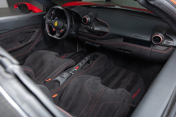 Ferrari F8 Tributo 16 of 22