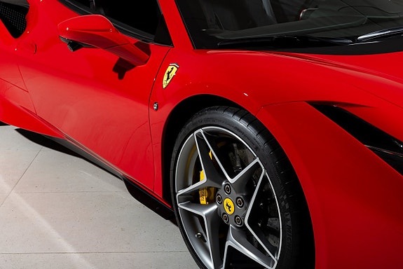 Ferrari F8 Tributo 4 of 5
