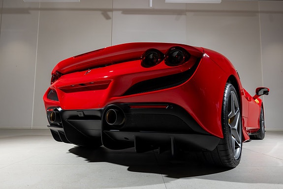 Ferrari F8 Tributo 9 of 22