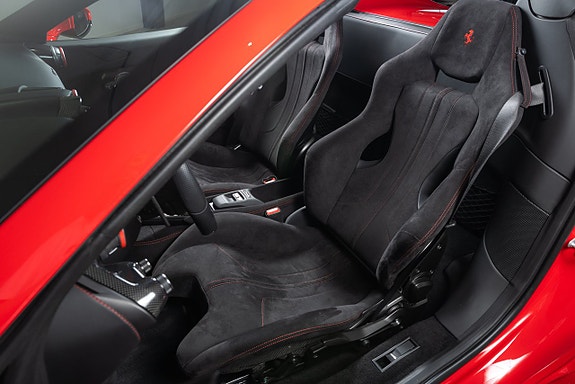 Ferrari F8 Tributo 18 of 22