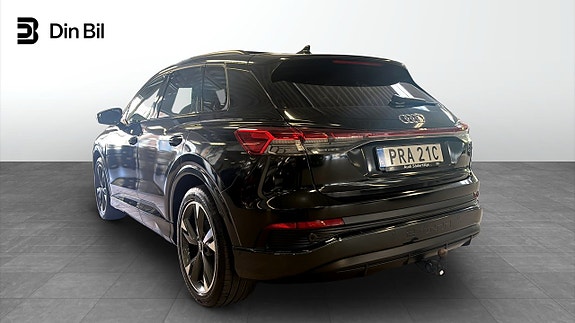 Audi Q4 e-tron 3 of 5