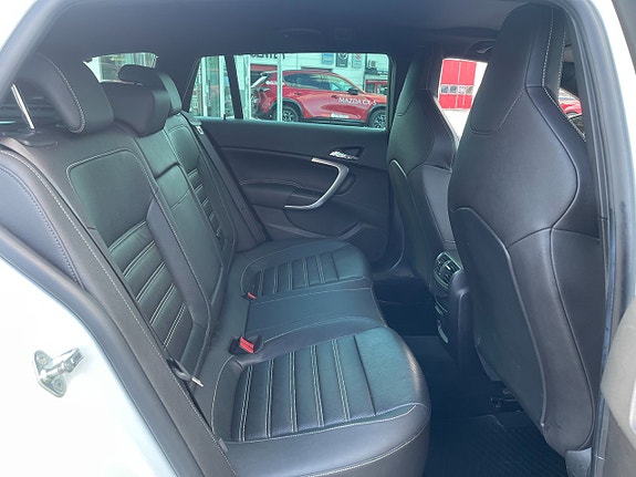 Opel Insignia 25 of 30