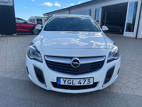 Opel Insignia 2 of 5