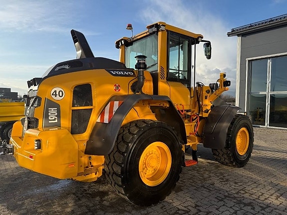 Volvo L90H Long boom 2 of 5