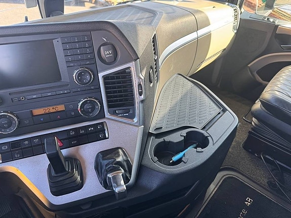 Mercedes-Benz 4363 SLT 7 of 10
