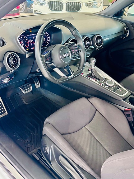 Audi TT 16 of 21