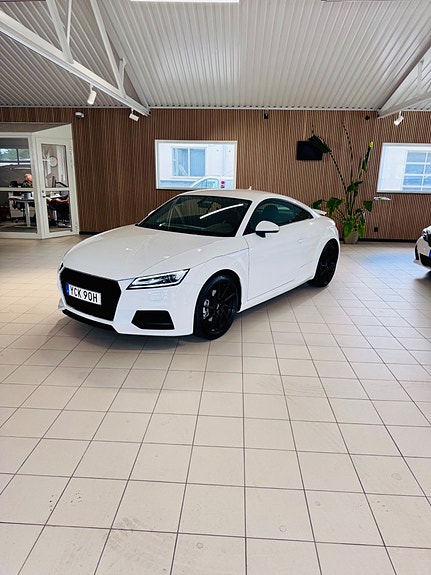 Audi TT 3 of 5