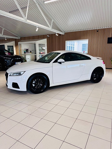 Audi TT 2 of 5