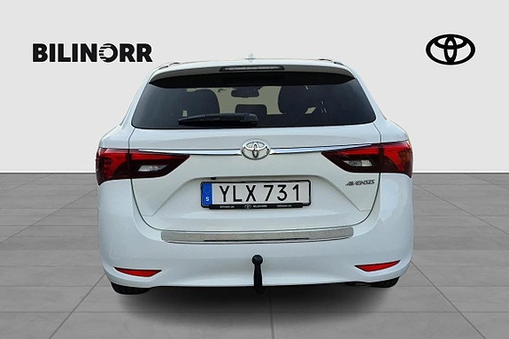Toyota Avensis 4 of 5