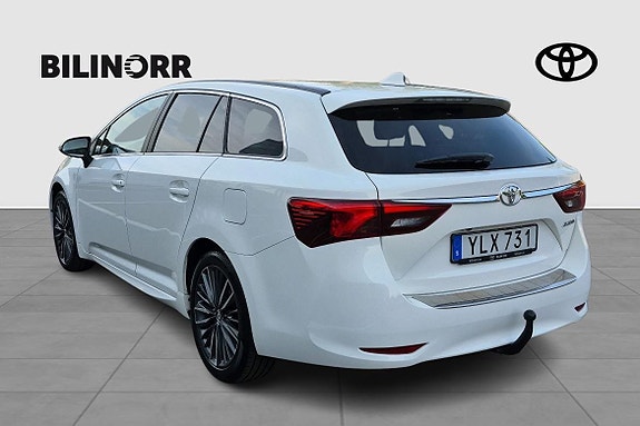 Toyota Avensis 2 of 5