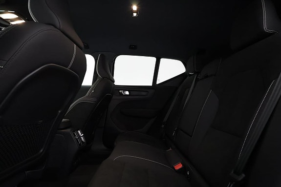 Volvo EX40 11 of 16