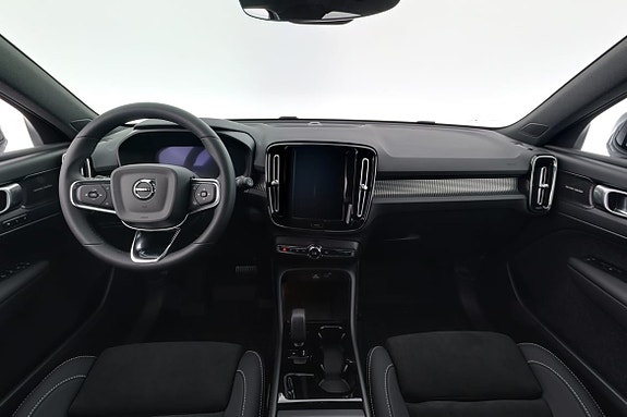 Volvo EX40 7 of 16