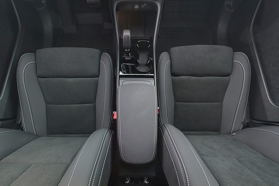 Volvo EX40 10 of 16
