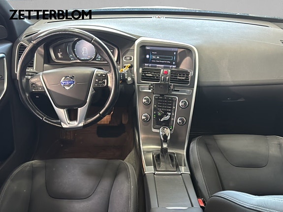 Volvo XC60 10 of 15