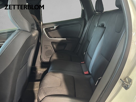 Volvo XC60 9 of 15