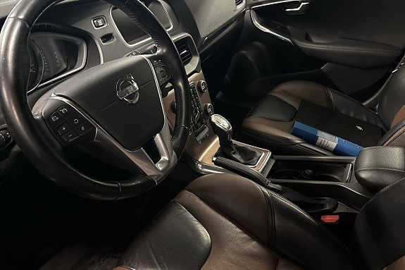 Volvo V40 Cross Country 4 of 5